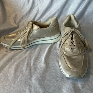 Alessya’s Women's Gold and Cream Sneakers, Size‎ 38 (7.5), EUC